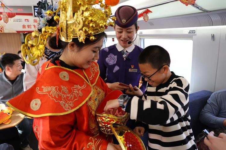 乘坐高铁赏非遗大集，流动车厢展文化魅力